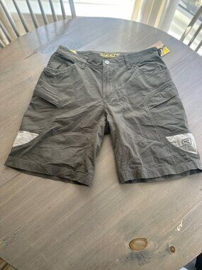 BRAND NEW WITH TAGS KEEN NEWPORT SHORTS OLIVE GREEN SIZE 36